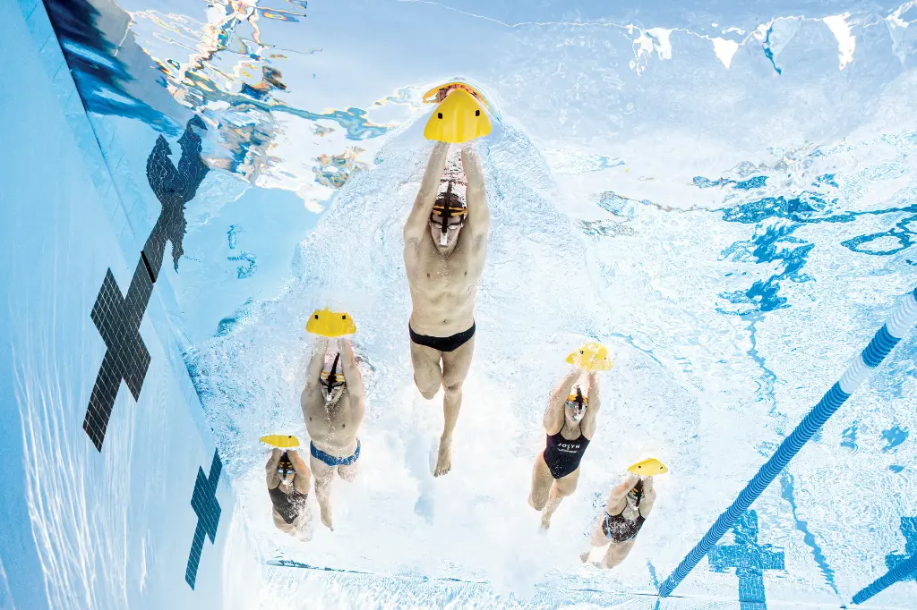 TeamFINIS.UWOct22_BexWyantPhoto-48.23.webp